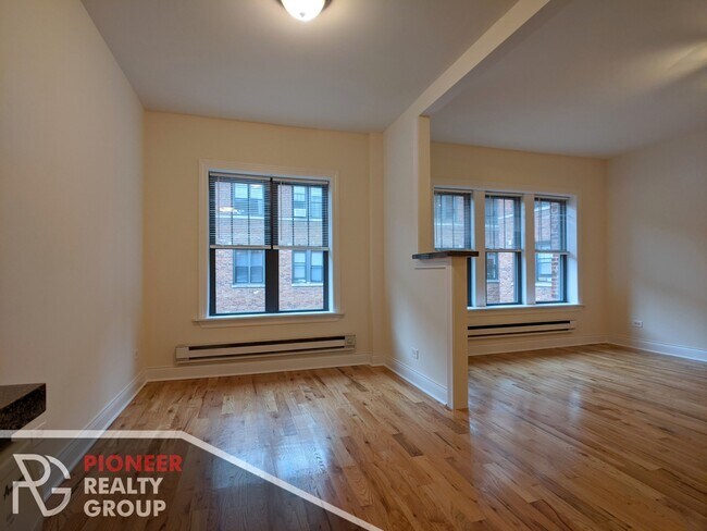 Building Photo - 630 W Cornelia Ave
