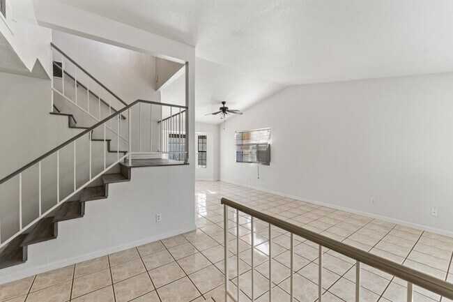 Foto del edificio - 24363 Comfort Ct