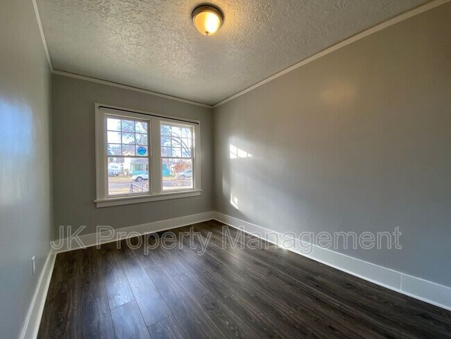Foto del edificio - 1821 4th Ave N