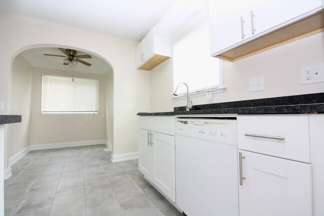 Building Photo - 92 Telegraph Rd