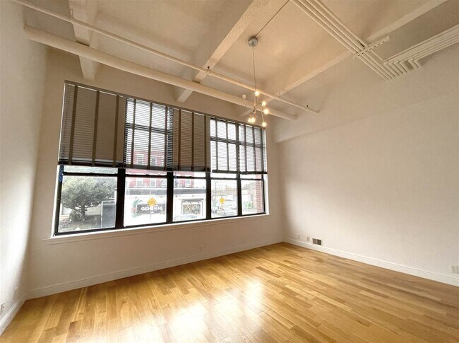 Foto del edificio - 300 Communipaw Ave