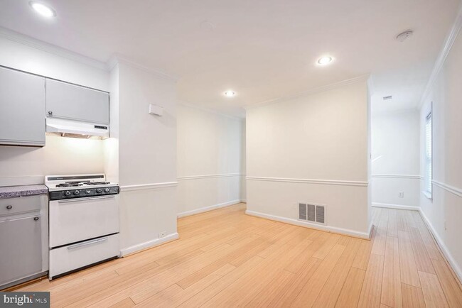 Building Photo - 909 O St NW