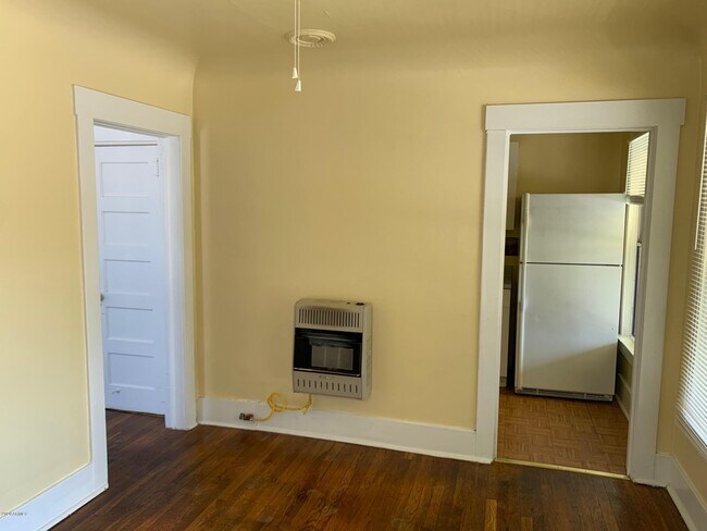 Foto del edificio - 1246 E 10th St