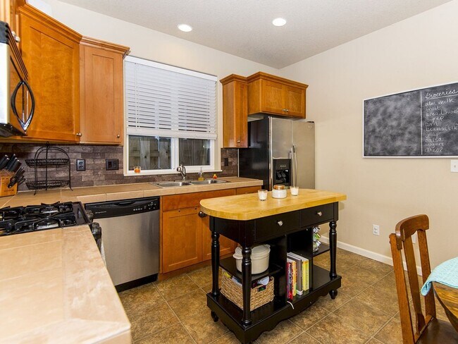 Foto del edificio - Great four bedroom home in Beaverton!