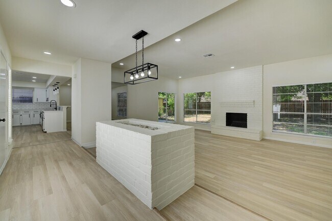 Foto del edificio - 5519 Sheraton Oaks Dr