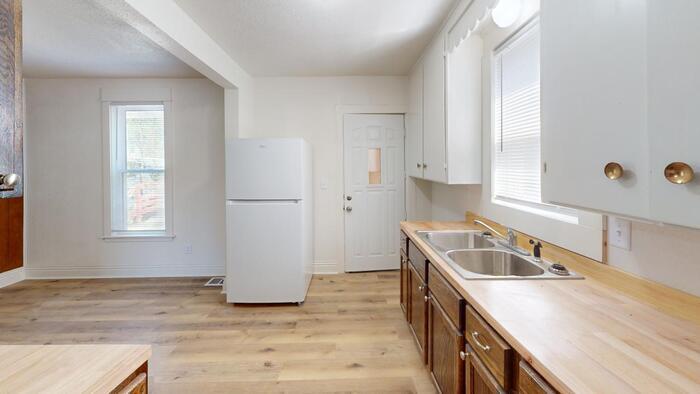 Primary Photo - 106 4th St NE