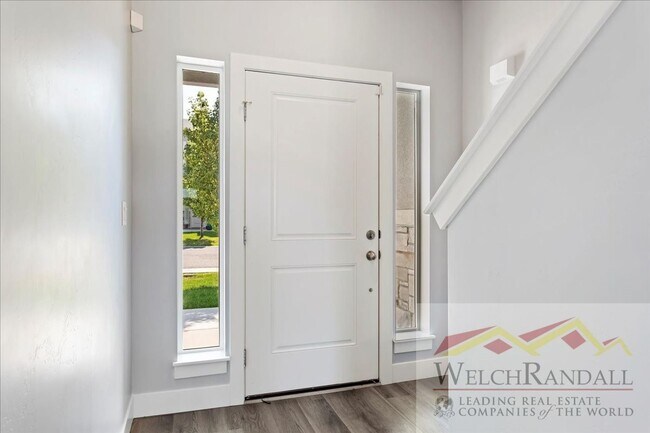 Foto del edificio - Beautiful Townhome in Clearfield