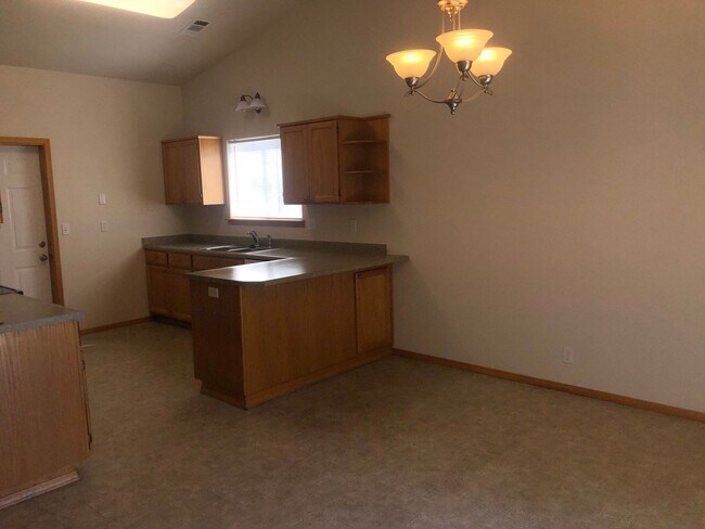 Foto del edificio - This beautifully maintained 3 bedroom, 2 b...