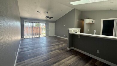 Building Photo - 903 Villa Terrace