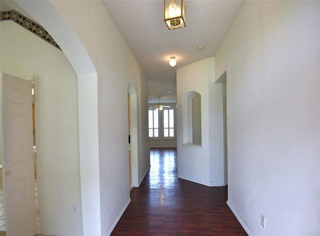 Foto del edificio - 9700 Summer Dr