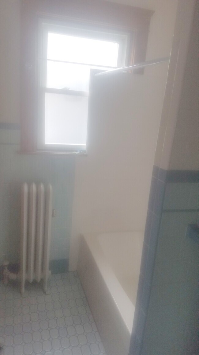 Building Photo - 48 Chavenson St