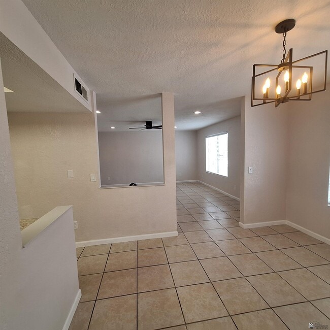 Building Photo - 2755 S 17th Ave