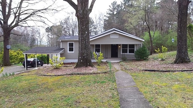 Building Photo - 319 Iris Dr