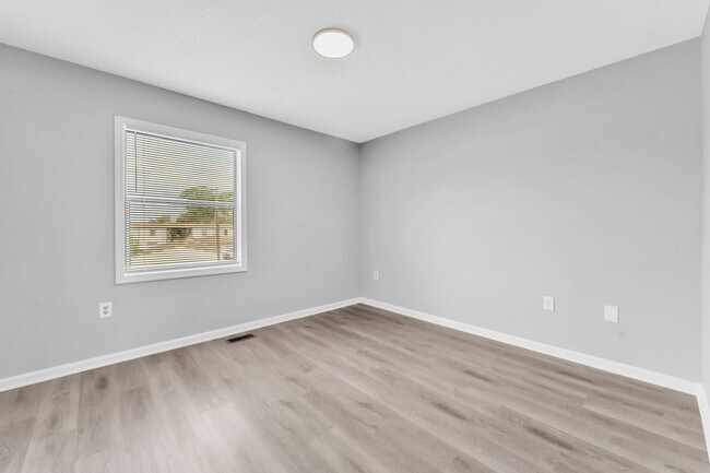 Foto del edificio - *NEWLY RENOVATED* 2 Bedroom Townhouse in D...