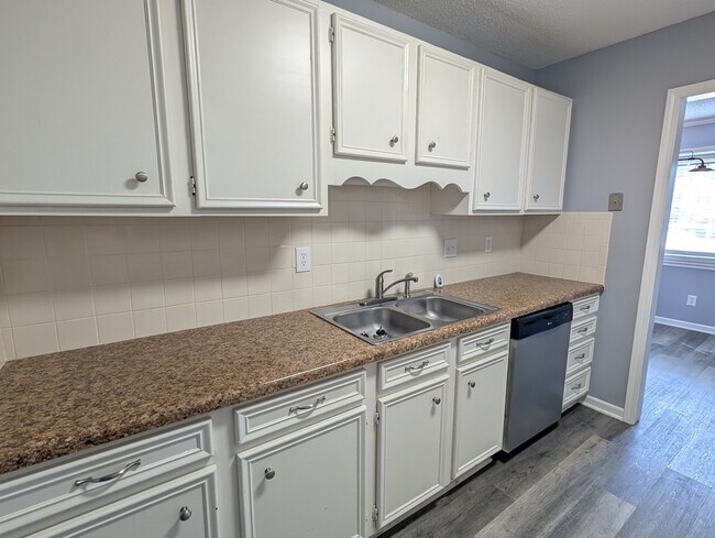 Foto del edificio - 3129 Burke Mill Ct