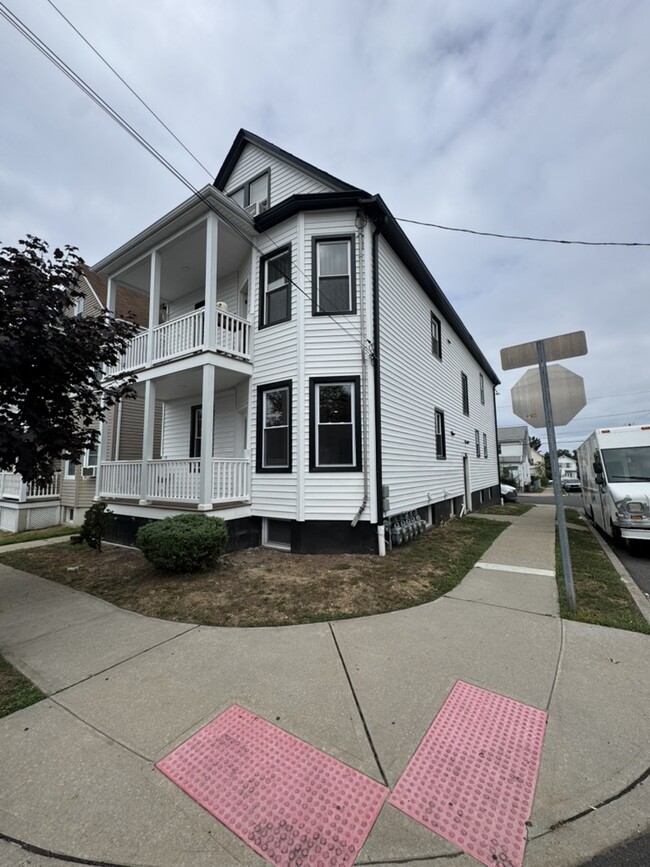 Building Photo - 116 Van Riper Ave