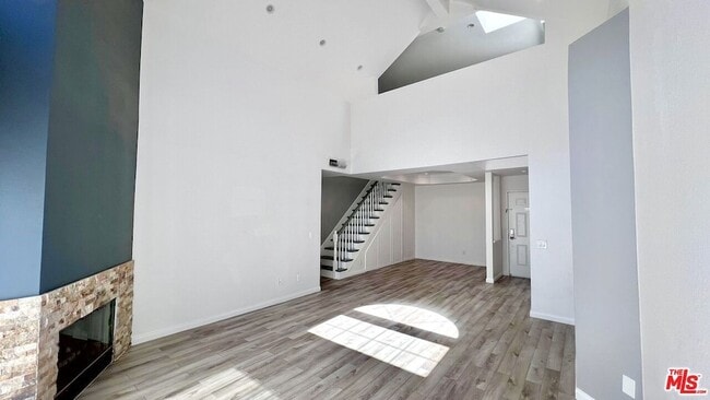 Building Photo - 5420 Sylmar Ave
