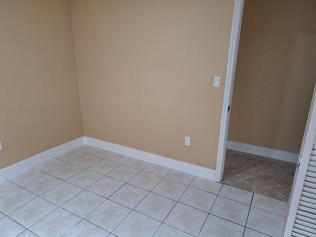 Foto del edificio - 1151 NE 211th St