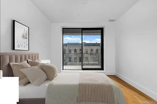 Foto del edificio - 499 Evergreen Ave