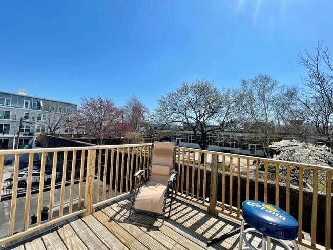 Foto del edificio - 527 E 3rd St