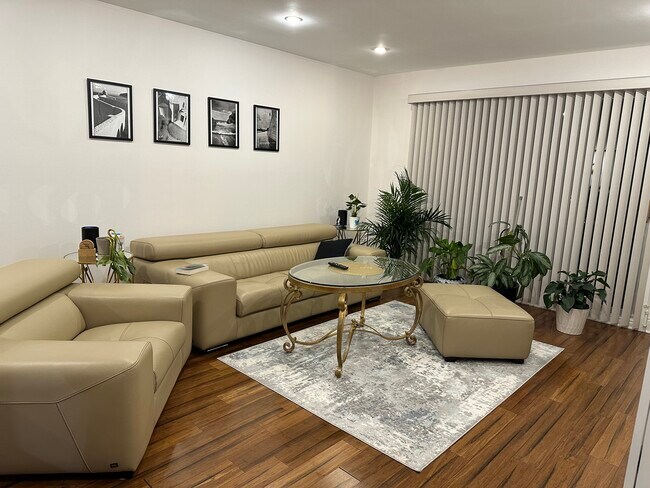 Foto del edificio - 8923 Knight Ave
