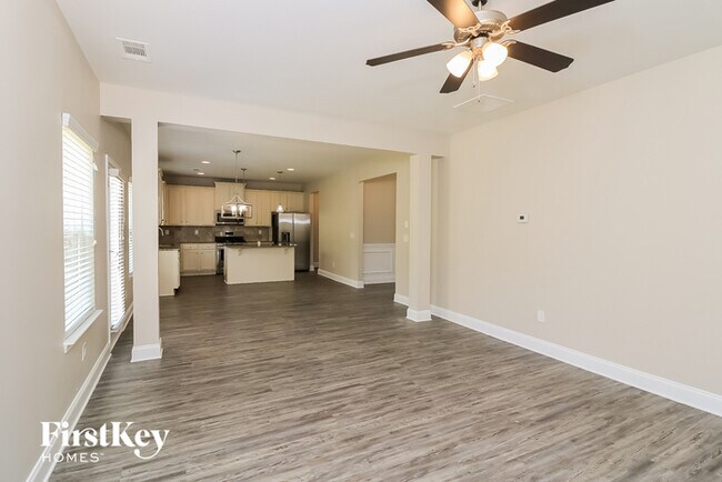 Building Photo - 127 Lookout Way