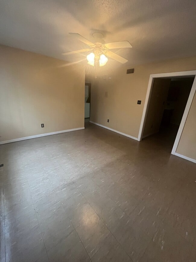 Building Photo - 516 Summit St