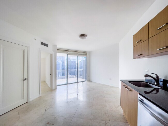 Sala de estar - 350 S Miami Ave