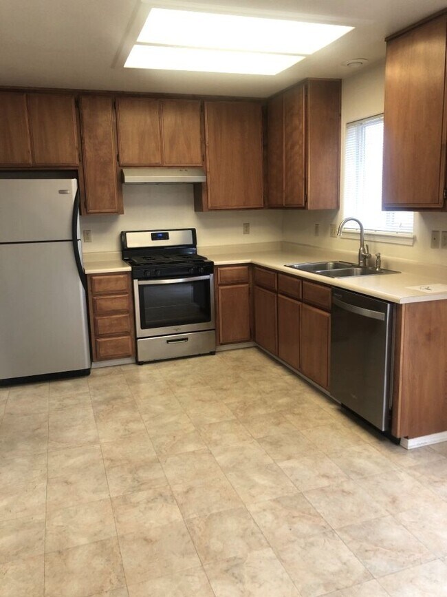 Foto del edificio - Charming 2 bedroom, 2 bath in Medford!