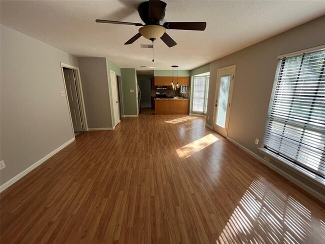 Building Photo - 5622 Maple Square Dr