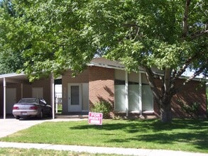 Building Photo - 5879 S Vlg Cir