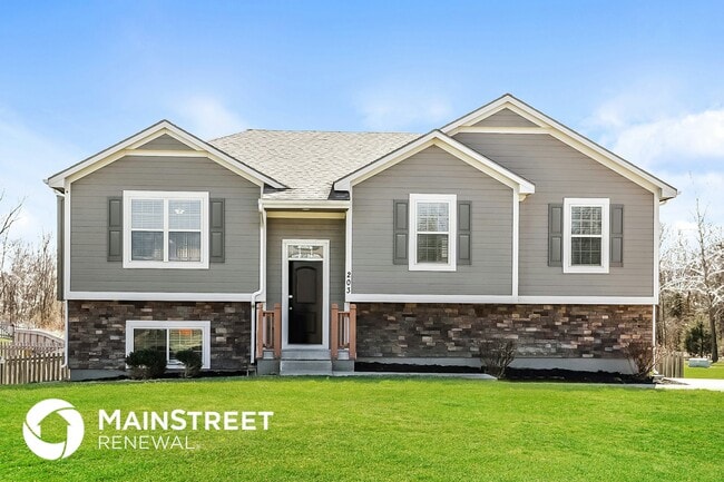 Building Photo - 203 NE Hannah Ct