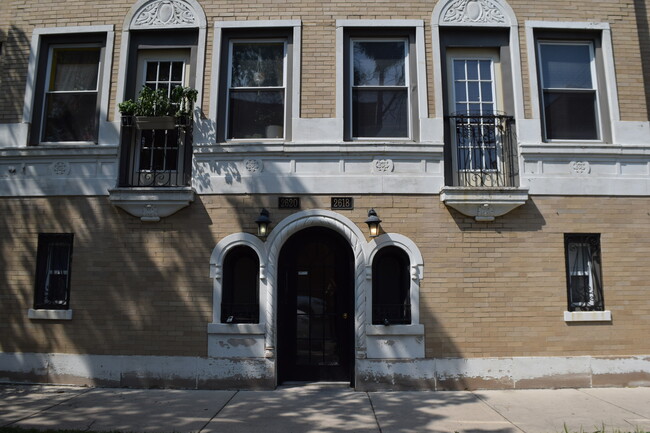 Foto del edificio - 2620 W Rosemont Ave