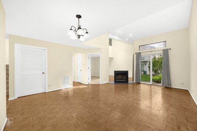 Foto del edificio - Buffalo Grove Condo available NOW!