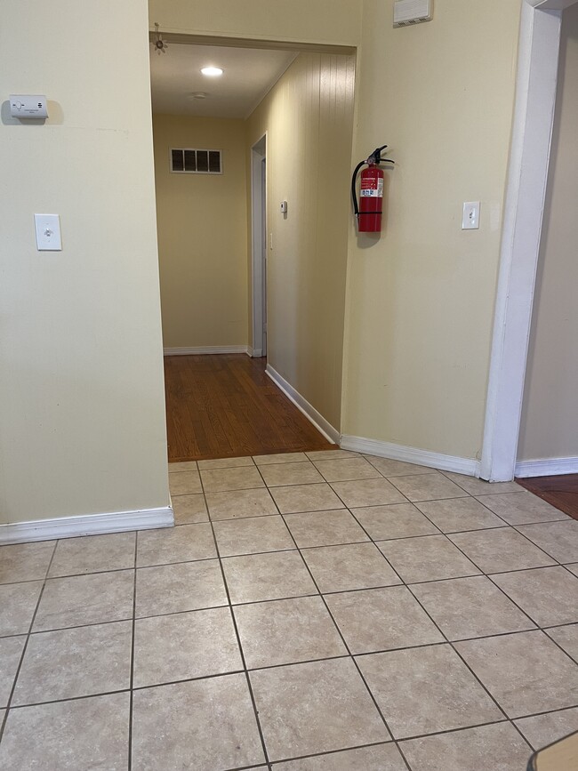 Hallway to bedrooms - 3 Springate St