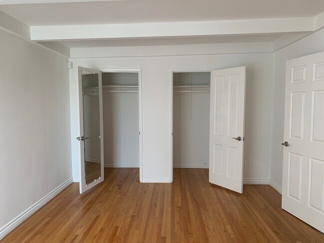 Foto del edificio - 10360 Ashton Ave
