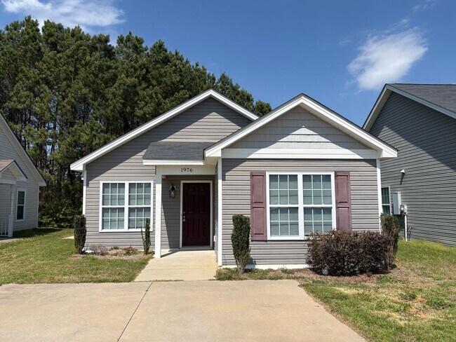 Foto del edificio - One Story 3 Bedroom 2 Bath Brand New