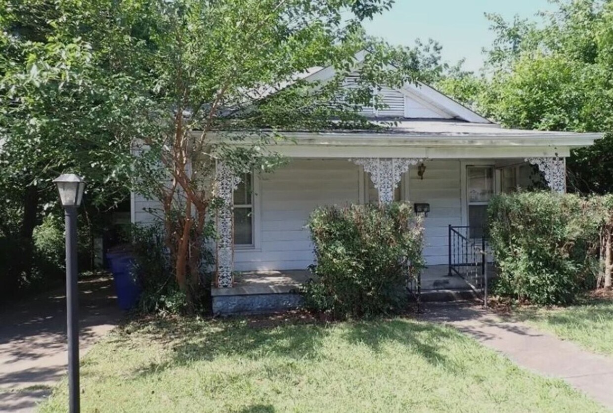 Building Photo - Freshly Updated 3 Bedroom House