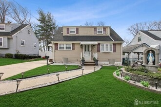 Building Photo - 20 Stephen St