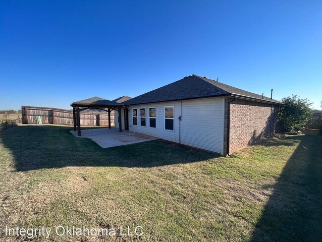 Building Photo - 4 br, 2 bath House - 913 N. Donald Way