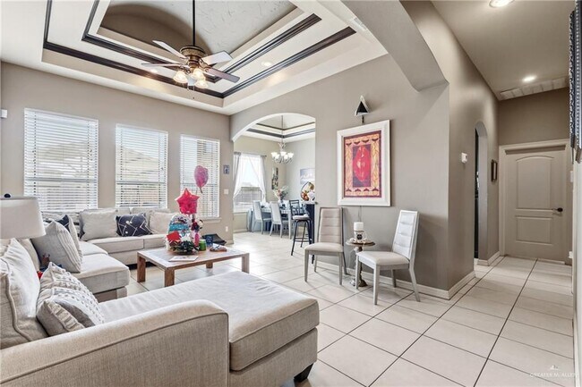 Building Photo - 19 Canela Ave