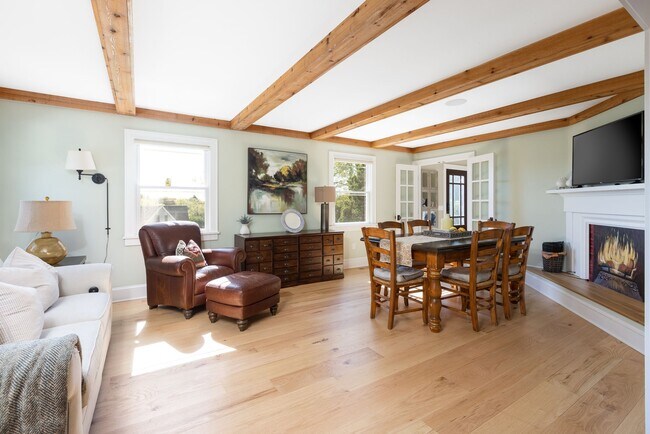 Foto del edificio - 345 Colonial Rd