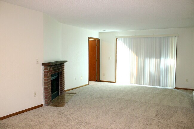 Building Photo - 1231 W Swallow Rd
