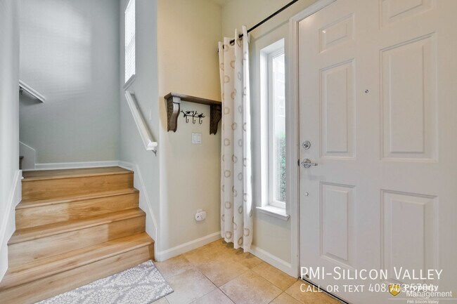 Building Photo - Beautiful Condo Centrally Located