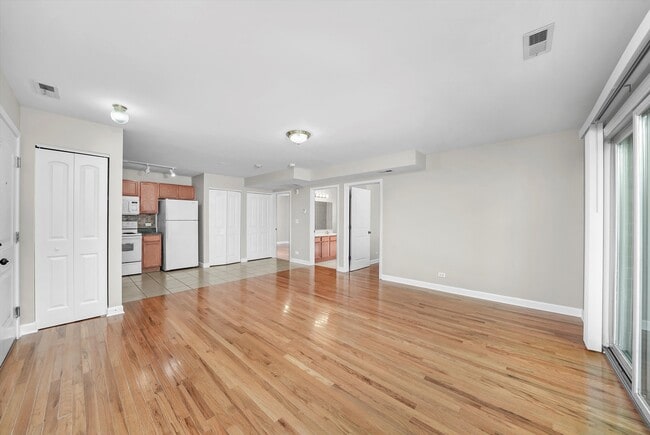Building Photo - 3423 Ridgeland-301