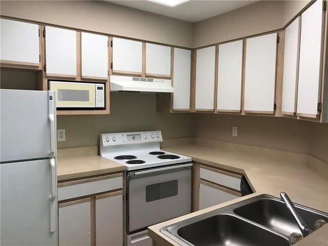 Building Photo - 6000-14 Shepherd Mountain Cove