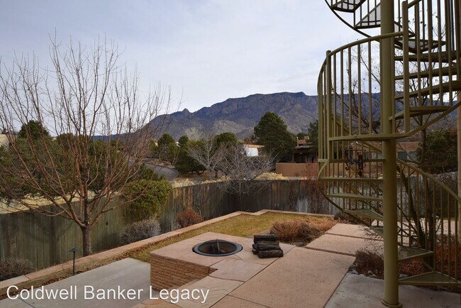 Foto del edificio - 3 br, 2.5 bath House - 1912 Quail Run Rd NE