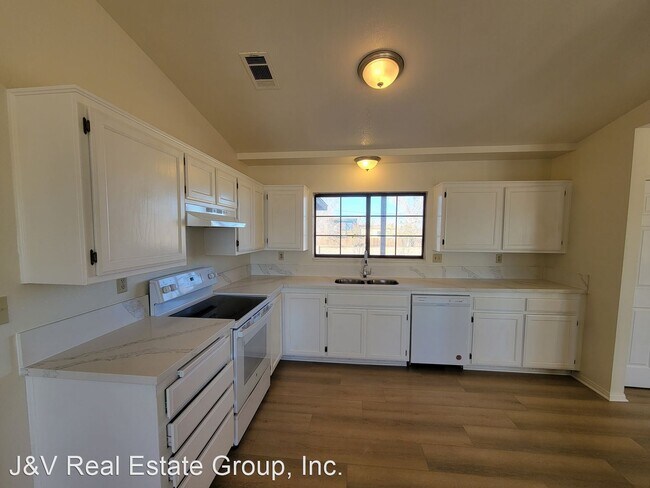 Building Photo - 3 br, 2 bath House - 8400 Willow Ave