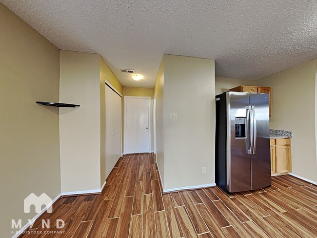 Foto del edificio - 9526 Lantern Ln