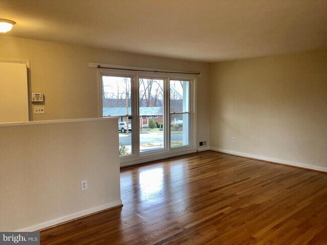 Building Photo - 2611 Sigmona St